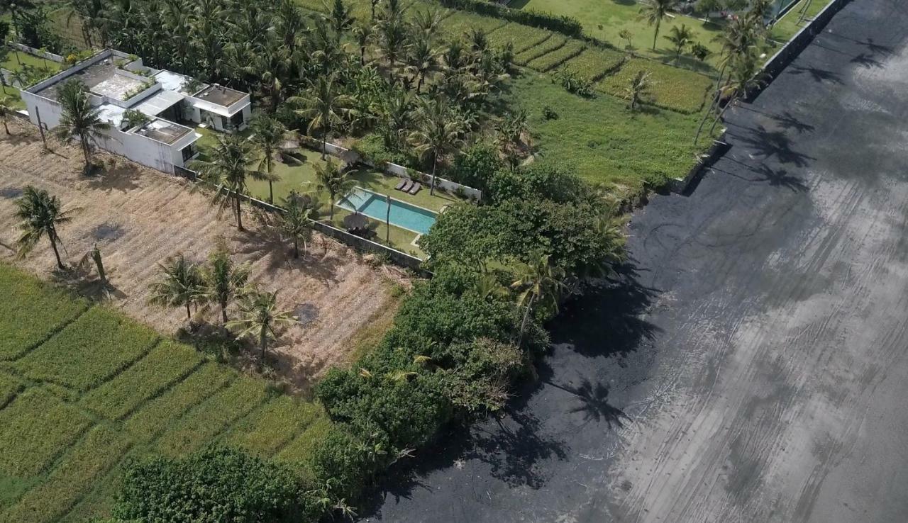 Pantai Hitam Villa Selemadeg المظهر الخارجي الصورة